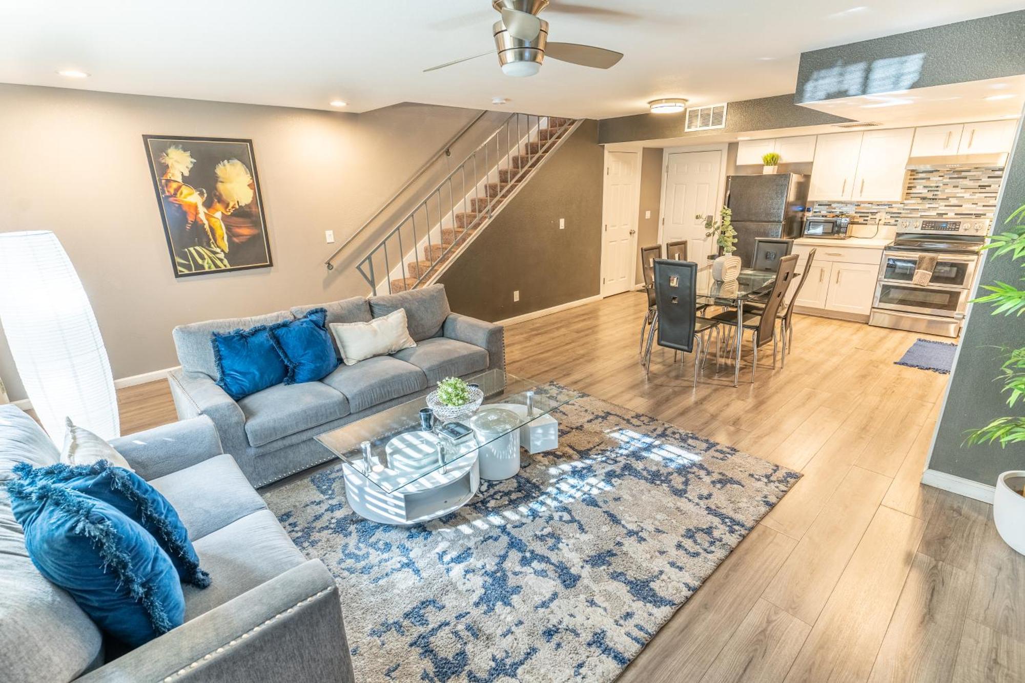 Spacious 2-Bedroom Townhouse With Pool & Private Patio In Central לאס וגאס מראה חיצוני תמונה