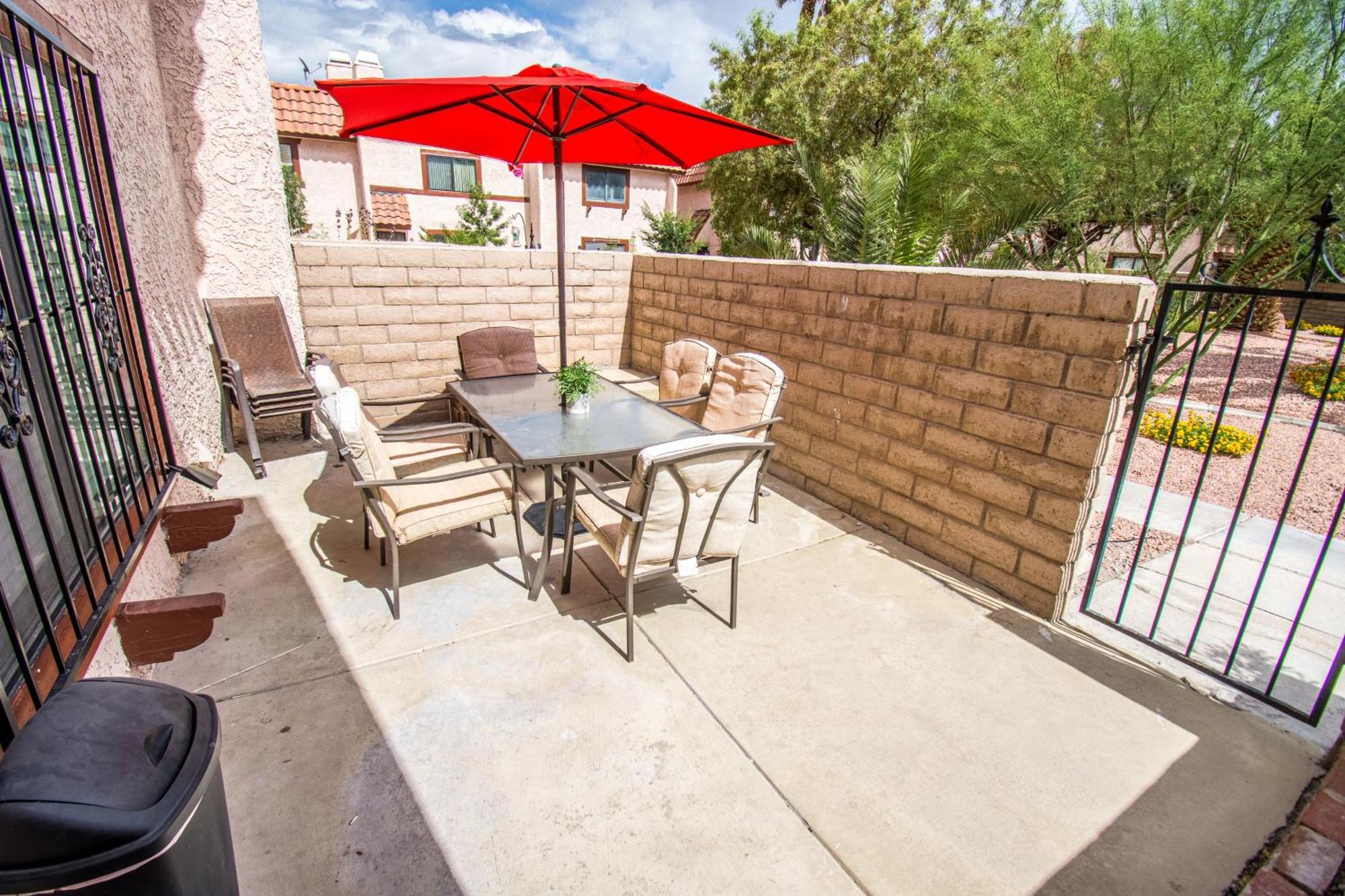 Spacious 2-Bedroom Townhouse With Pool & Private Patio In Central לאס וגאס מראה חיצוני תמונה