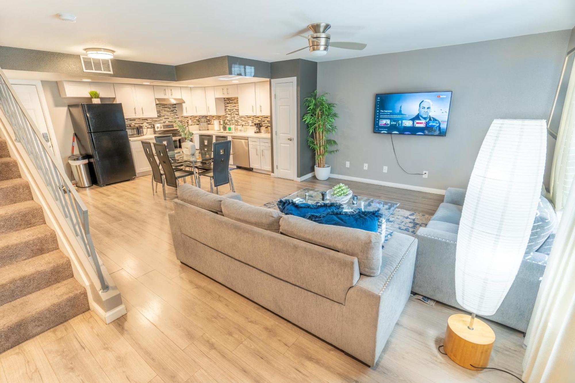 Spacious 2-Bedroom Townhouse With Pool & Private Patio In Central לאס וגאס מראה חיצוני תמונה